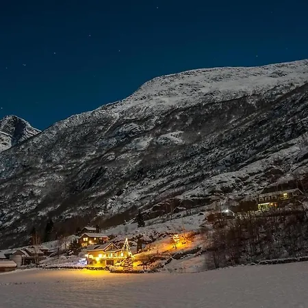 4 Bedroom House In Beautiful Oldedalen Stryn