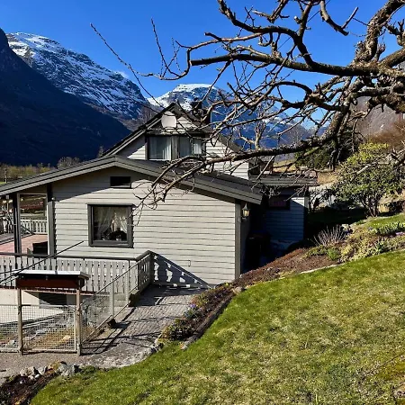 4 Bedroom House In Beautiful Oldedalen Casa de Férias *