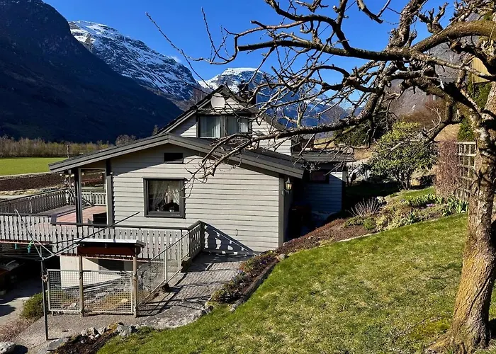4 Bedroom House In Beautiful Oldedalen Casa de Férias *